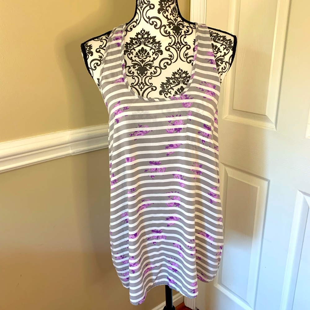 Kirra, womens tank top, White and gray stripes lightweight flowy, Size Lg.
